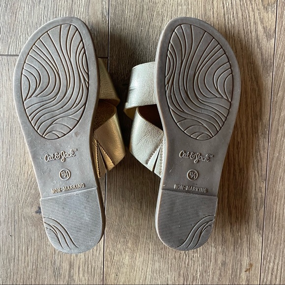 Kids Girls Cat & Jack gold metallic slide sandals size 13/1 - Picture 2 of 5